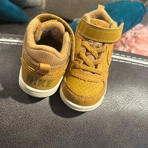 Toddler Nike  brown 6c